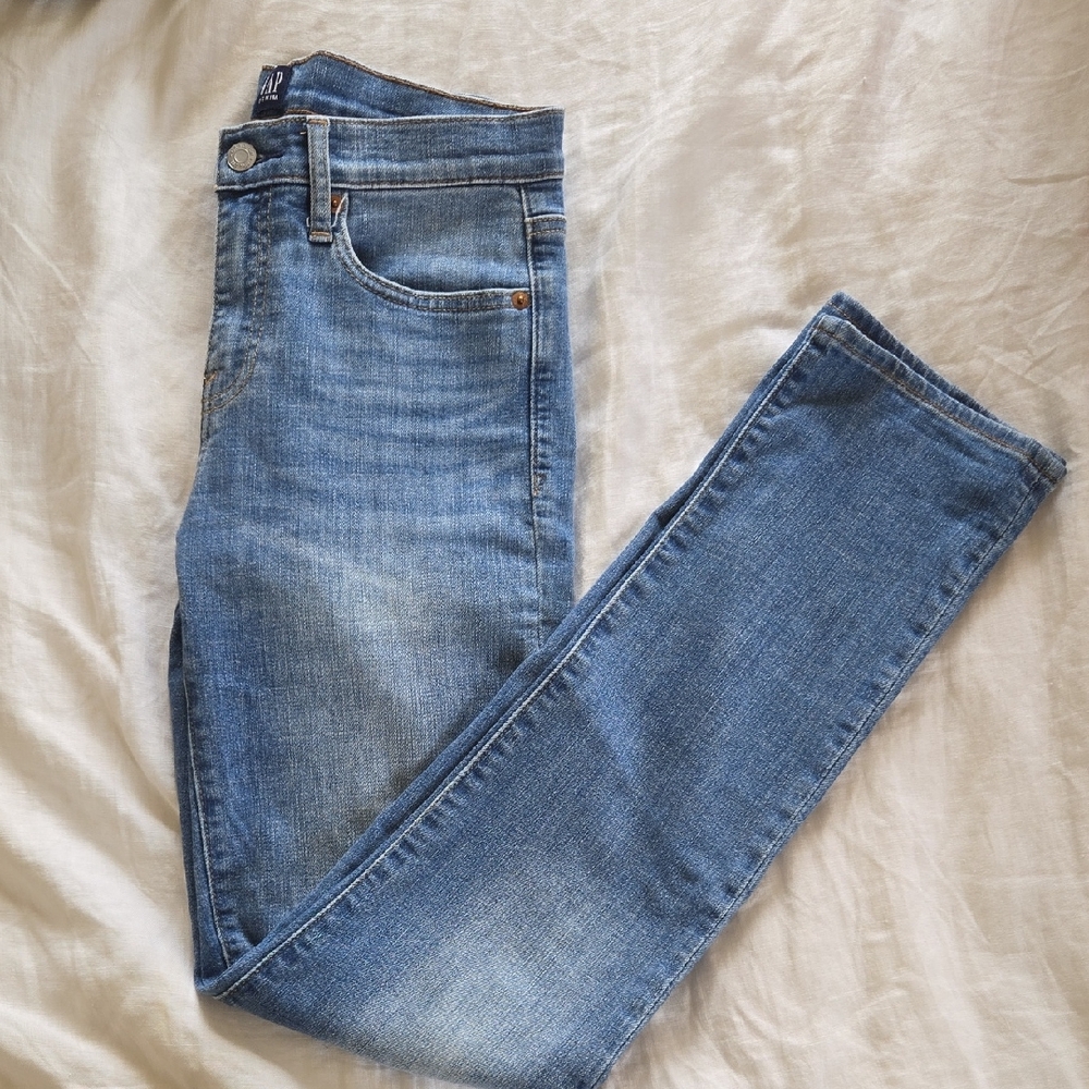 GAP Women's Light Blue Classic Straight Jeans